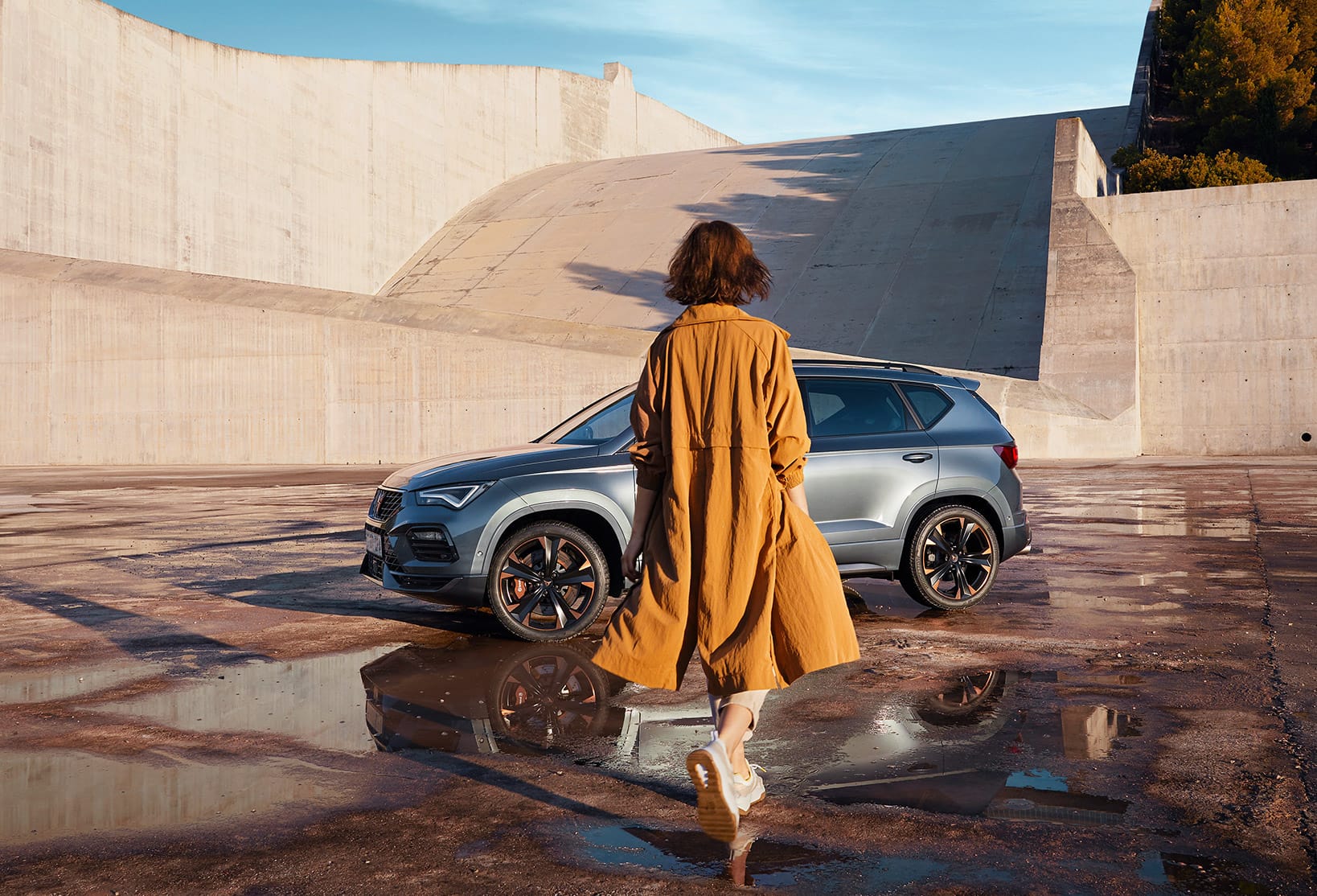 New CUPRA Ateca in Rhodium grey colour. Front view front grille design of the sporty SUV.