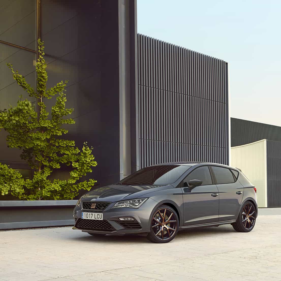 Leon CUPRA Carbon Edition front view