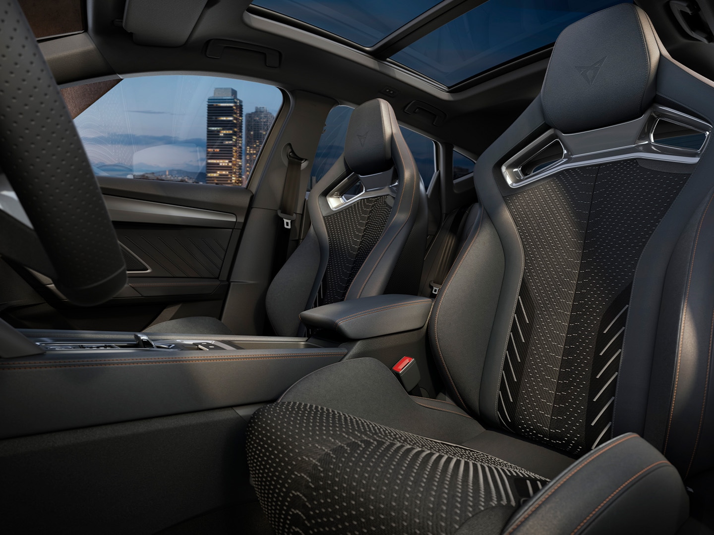 CUPRA Formentor varustuspaketiga Extreme, sisekujundus, salongi esiosa ja juhikoht, eriti tõhusad pidurid, CUP-korvistmed ja tumedad kroomitud iluliistud salongis. Sisaldab pakette Intelligent Drive, Pure Performance ja Immersive by Sennheiser™.