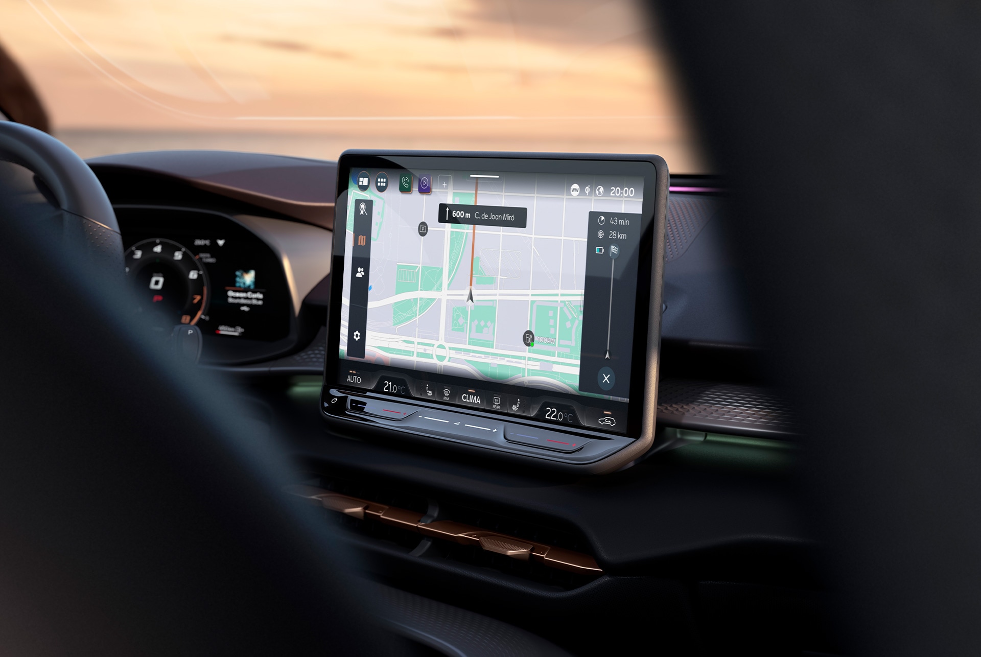 CUPRA Terramari info- ja meelelahutussüsteemi 12,9“ ekraan koos CUPRA Connecti funktsioonide, rakenduste, sõiduprofiili valikute, veebipõhiste navigeerimisjuhiste, veebiraadio ja muuga.