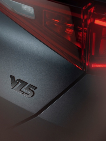   CUPRA Formentor VZ5 Magnetic Tech colour with logo