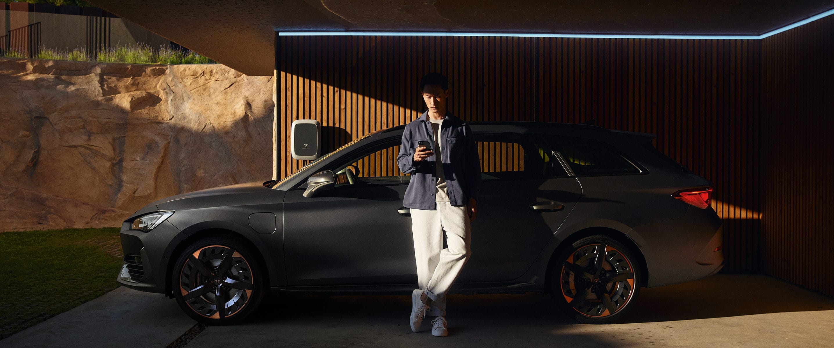 mees-cupra-leon-ees-kerevärv-magnetic-tech-matt-grey